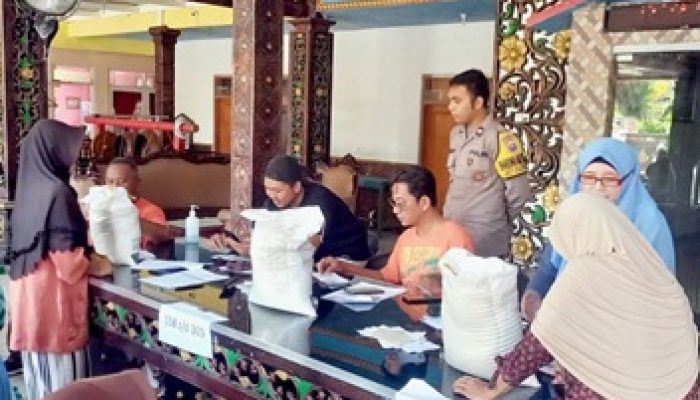 391 Keluarga di Desa Kutorenon Lumajang Terima Bantuan Pangan Berkualitas
