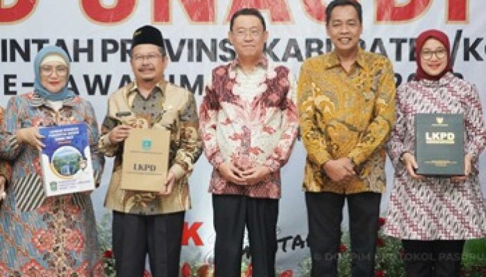 Berkomitmen Tingkatkan Akuntabilitas Pengelolaan Keuangan Daerah, Pj. Bupati Pasuruan Serahkan LKPD Unaudited TA 2023