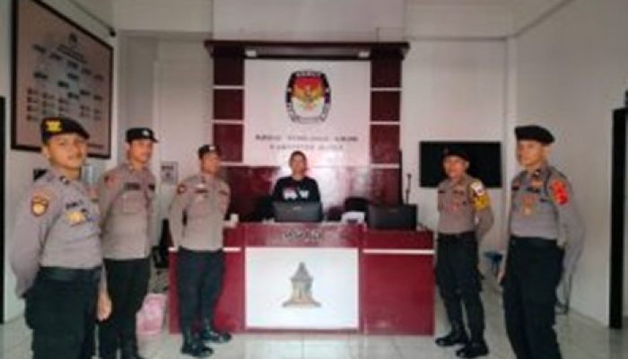 Jaga kondusifitas Pasca Pemungutan Suara, Polres Blitar Laksanakan Pengamanan di KPU Kabupaten Blitar