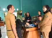 Cek Kesiapan OPM di Kelurahan Ngletih, PJ Wali Kota Kediri Untuk Pastikan Warga Kebagian Semua Saat Belanja