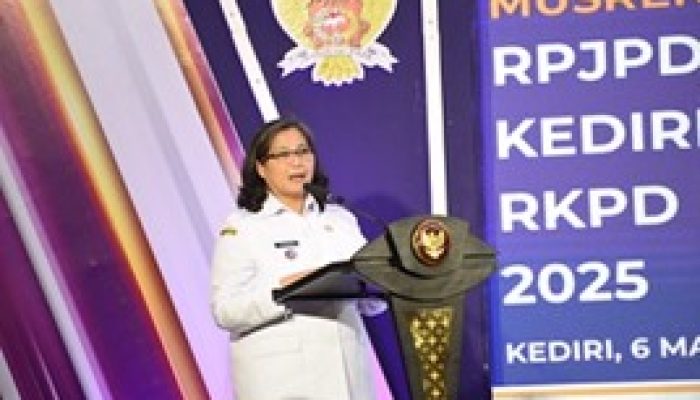 Dihadiri Dirjen Bangda, Pj Wali Kota Kediri Paparkan Potensi Kota Kediri Pada Musrenbang RPJPD 2025-2045 dan RKPD 2025 Kota Kediri