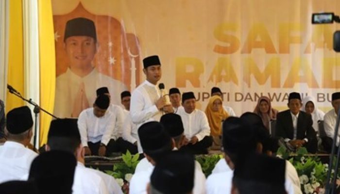 Eratkan Tali Silaturahim, Mas Lindra Gelar Safari Ramadan di Pesantren