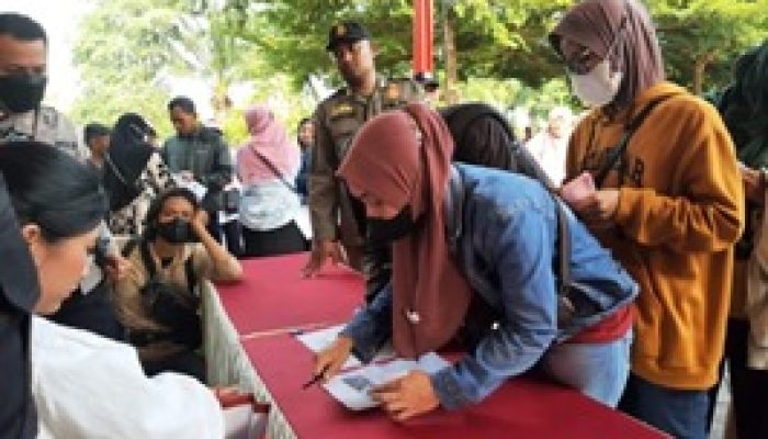 Jelang Hari Raya Idul Fitri 1445 H, Tradisi Tukar Uang Lama Dengan Uang Baru Mulai Ramai