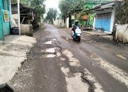 Jalan Rusak Desa Gemurung-Tebel Dikeluhkan Warga, Gus Muhdlor Pastikan Dibeton Tahun Ini