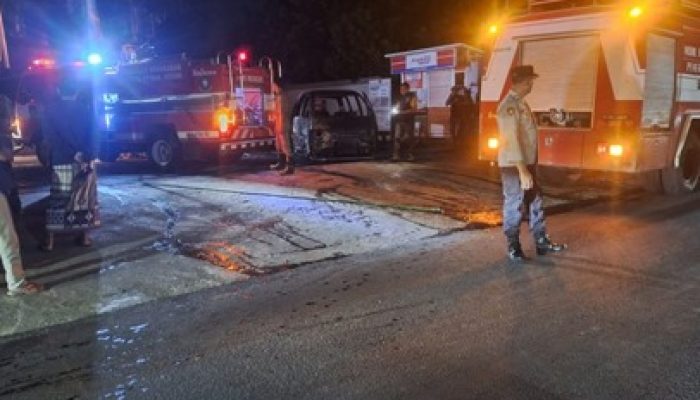 Mobil Espass Terbakar saat Isi Bensin di SPBU Kediri