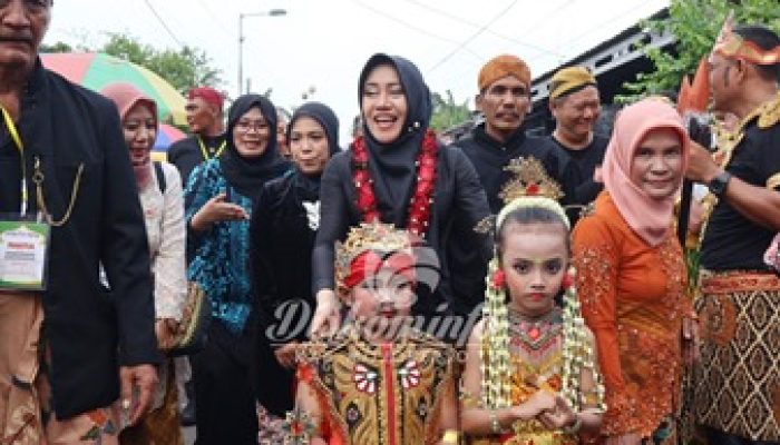 Antusias Warga Desa Puri, Meriahkan Ruwah Desa Dengan Tari Remo-Pawai