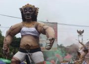 Musnahkan Butakala sebelum Jalani Nyepi, Umat Hindu di Kediri Raya Mengarak Ogoh-Ogoh