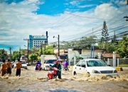 Nenek Meninggal Terseret Arus Saat Banjir di Probolinggo, Cucunya Selamat Usai Berpegangan Akar Pohon