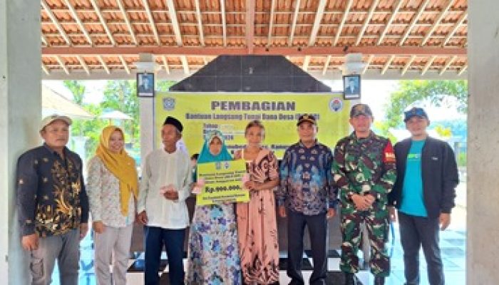 Pemdes Ranubedali Salurkan BLT-DD Tahap I sebagai Upaya Kurangi Angka Kemiskinan