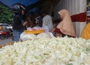 Rezeki Pedagang Bunga di Kota Probolinggo Jelang Ramadan, Penjualan Naik 5 Kali