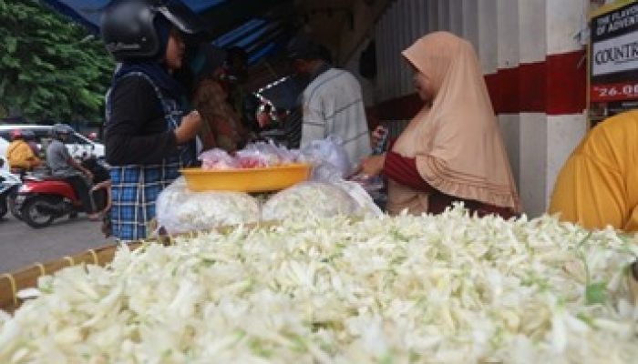 Rezeki Pedagang Bunga di Kota Probolinggo Jelang Ramadan, Penjualan Naik 5 Kali