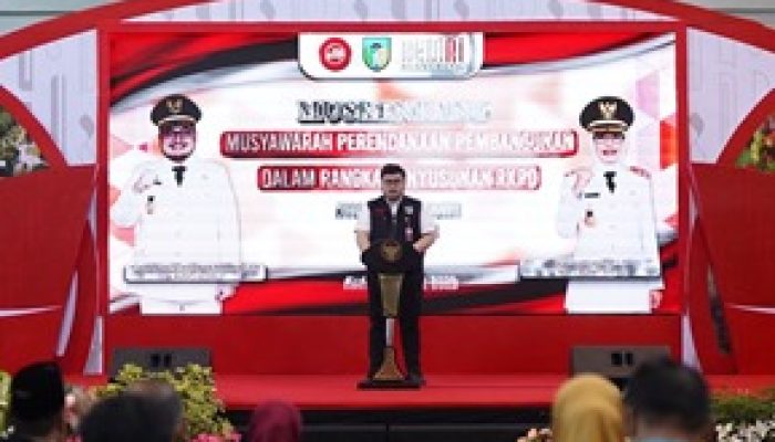 Soroti Soal Kemiskinan, Mas Dhito Minta Jajarannya Harus Peka Terhadap Kesulitan Masyarakat