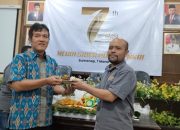 Potong Tumpeng Warnai HUT ke-7 SMSI Sumenep