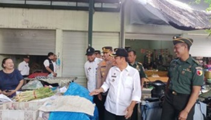 Pastikan Harga Kebutuhan Pokok Sesuai HET, PJ. Bupati Madiun Cek Sejumlah Pasar Tradisional