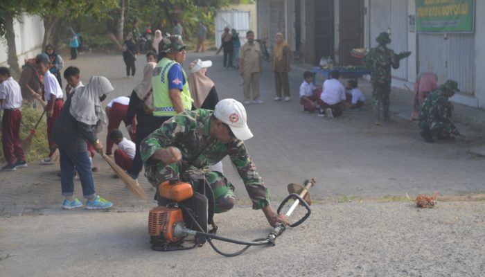 Ciptakan Lingkungan Sehat Kodim Boyolali Beserta Elemen Masyarakat Bersihkan Pasar Mojosongo