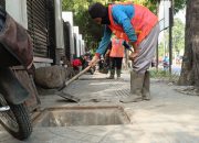 Dinas PUPR Kota Kediri Bersihkan Drainase Antisipasi Banjir