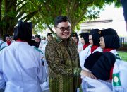 Mas Dhito Sapa Ribuan Peserta Gerak Jalan