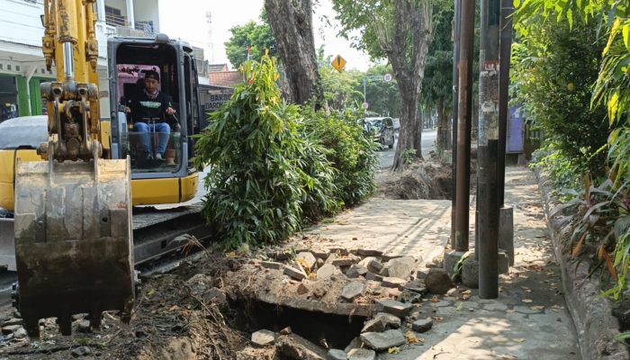 Perindah Tata Kota, Dinas PUPR Kota Kediri, Kembalikan Fungsi Trotoar