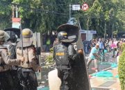 Antisipasi Kerusuhan Saat Pilkada Serentak, Ratusan Petugas Gabungan Gelar Peragaan Sispam Kota
