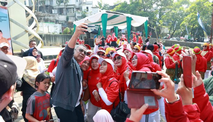 Wali Kota Benyamin Bersama Masyarakat Semarakkan Gebyar Merdeka di Ciputat Timur