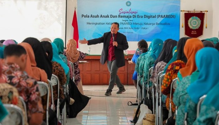 Tingkatkan Ketahanan PAAREDI Menuju Keluarga Berkualitas, TP PKK Bersama DP3AP2KB Kota Kediri Gelar Sosialisasi Parenting