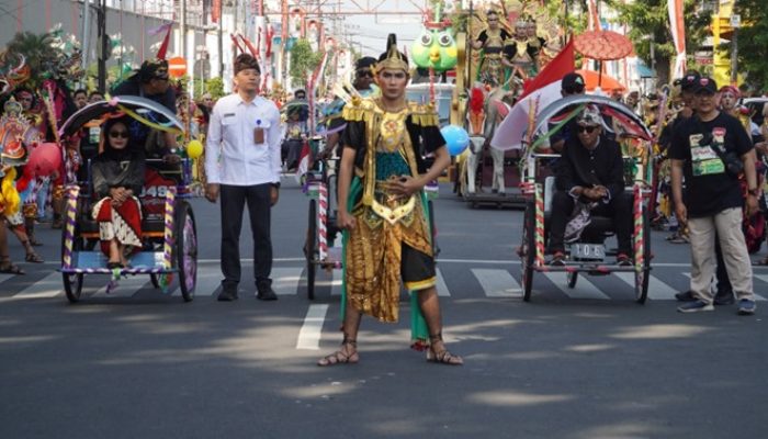 Jadi Ajang Sosialisasi Partisipasi Masyarakat, KPU Kota Blitar Terima Kirab Maskot Pilkada Serentak 2024