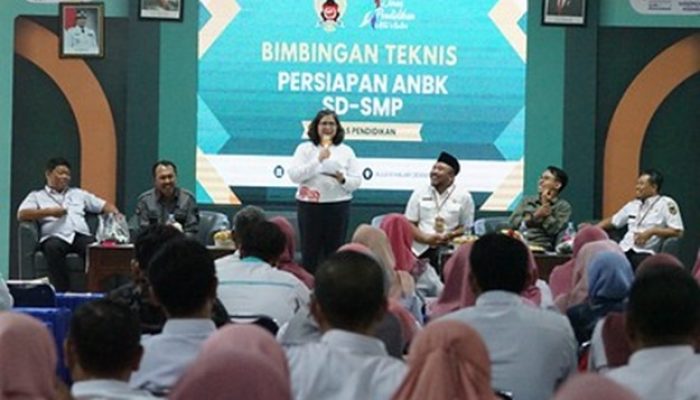 Hadiri Bimtek Persiapan ANBK, Ini Arahan Pj Wali Kota Kediri Pada Proktor dan Teknisi