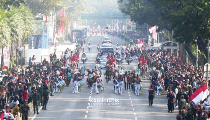 Ribuan Massa Dari Jakbar Padati Kirab Bendera Pusaka Di Jl Medan Merdeka Barat