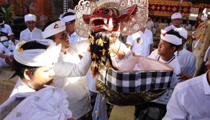 Wali Kota Jaya Negara Ngeratep Pelawatan Ida Ratu Ayu Desa Adat Panjer.