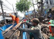 Kembalikan Fungsi Jalan, Ratusan Petugas Gabungan Tertibkan Lapak PKL Bendungan Melayu