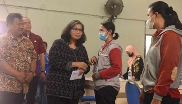 Pj Wali Kota Kediri Kembali Serahkan BLT Dan Pastikan Penyaluran BLT Hari Kedua Lancar