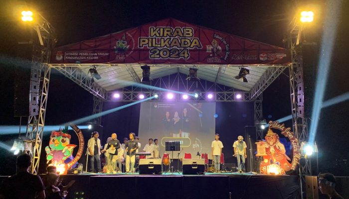 KPU Kabupten Kediri Gelar Sosialisasi Kirab Maskot Pilkada Serentak 2024 Tingkat Kecamatan Di Lapangan Banggle