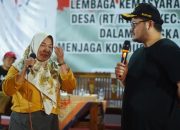 Ingat Kebijakan Bupati Dhito Bu RT ini Menangis
