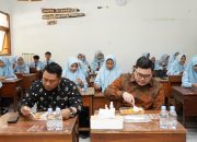 Dipimpin Doa Siswa kelas XII, Bupati Dhito Ikut Coba Makan Siang Bergizi