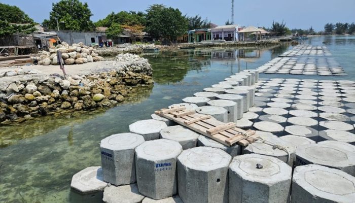 Sudin SDA Kepulauan Seribu Bangun Tanggul di Tiga Pulau Penduduk