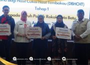 Percepatan Penanganan Inflasi, 182 Pekerja Pabrik Rokok Di Kota Batu Terima BLT DBHCHT
