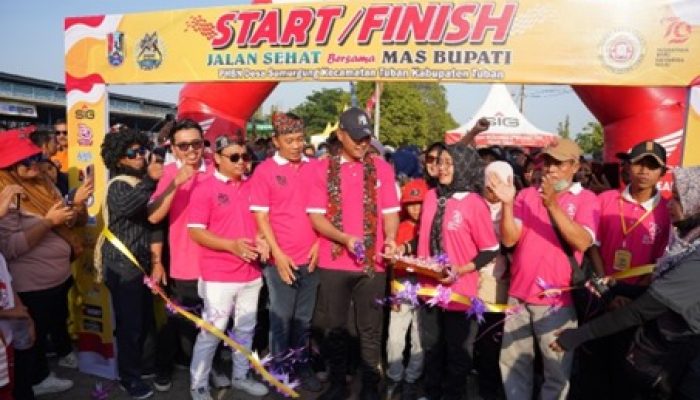 Bupati Tuban Ikuti Jalan Sehat Bersama Warga Desa Sumurgung