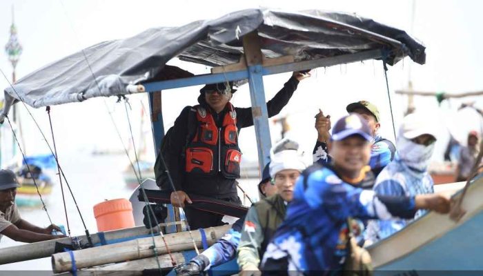 Asyiknya Mancing Bebas di Perairan Lekok Bareng Pj Bupati Nurkholis
