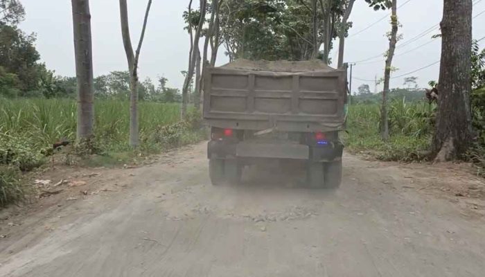 Pj Bupati Kediri, Terima Aduan Jalan rusak di Desa Sepawon Kecamatan Plosoklaten