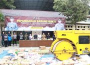 Polres Kediri Giat Pemusnahan Makanan Kedaluwarsa