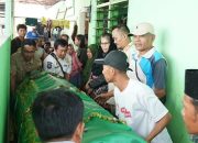Pj Wali Kota Kediri Datang Ke Rumah Duka Untuk Berbela Sungkawa Atas Kepergian Almarhum Suparno ASN Kota Kediri