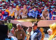 Gerakan Nasional Aksi Bergizi Tour To School, Pj. Wali Kota Batu Bagikan Sarapan Penuh Gizi