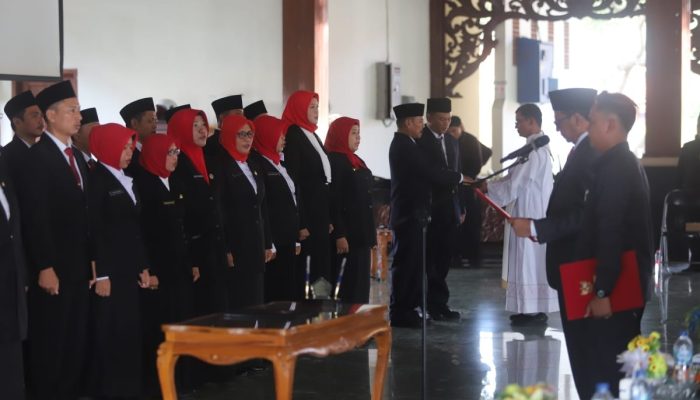 Pj Bupati Pamekasan Lantik 33 Pengawas Sekolah, 45 Kasek Dimutasi