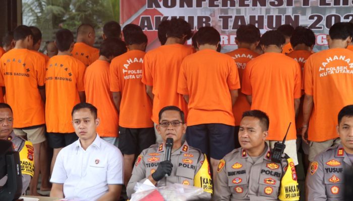 Kapolres Badung AKBP Teguh Priyo Wasono Pimpin Konferensi Pers Akhir Tahun 2024