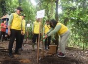 Pj Wali Kota Kediri Tanam Pohon di Sumber Cakarwesi, Peringati Hari Menanam Pohon Sedunia