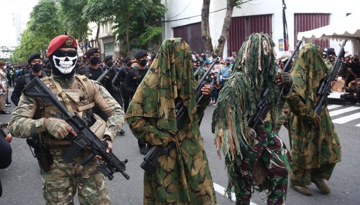 Meriahkan HUT ARMADA RI Ke 79, Pemkot Surabaya Bersama Koarmada Gelar Parade Kendaraan Alutsista