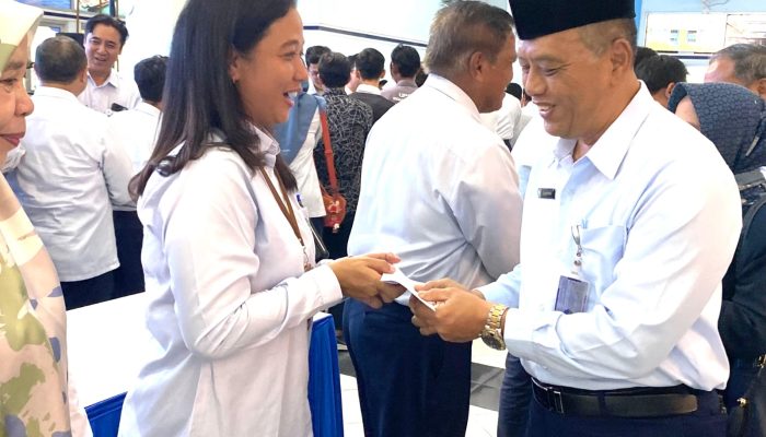 Universitas Hang Tuah Rayakan Ulang Tahun Karyawan dan Beri Penghargaan SPMI