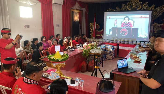 Puncak HUT ke 52 PDIP di Klungkung Dimeriahkan dengan Donor Darah, Bagi Bibit Tanaman, Tumpeng dan Pembagian Sembako