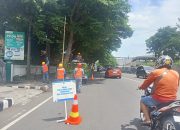 Bersihkan Jaringan, Tim Rabas ULP Ngadiluwih Fokus di Area Alun-Alun Kota Kediri