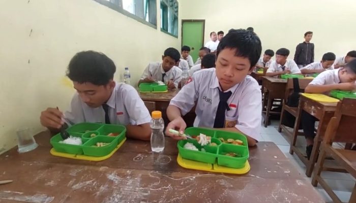 Ribuan Pelajar di Kabupaten Kediri Mulai Menikmati Program Makan Bergizi Gratis